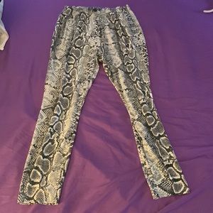 Snake print leggings